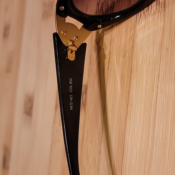 Gianni Versace sunglasses mod 423 col 852 black frame Versace vintage sunglasses - Picture 5 of 7